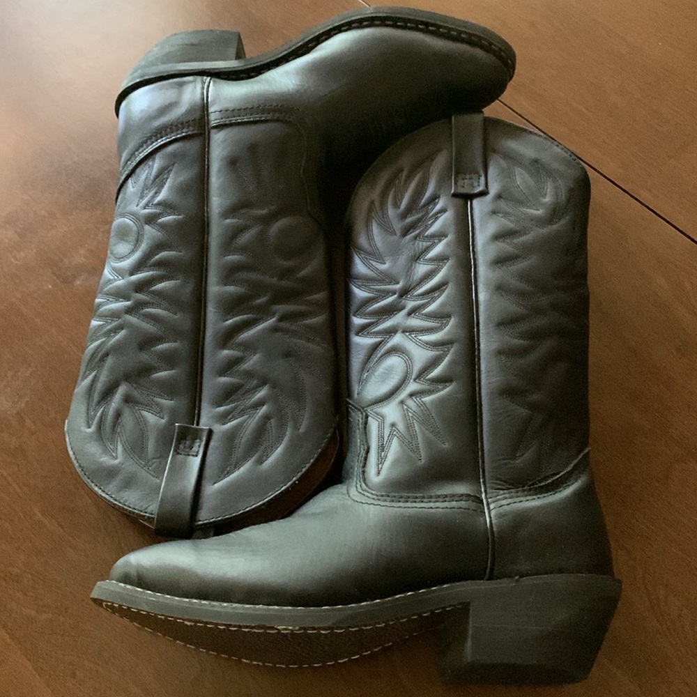 Cowboy western boots size 7.5  3E